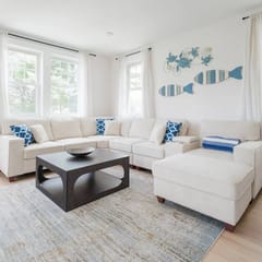 Very Spacious Lake House w/ View (4 BR, 2 BA) U2