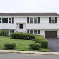 Raised Ranch Retreat 5 BR 2 BA Sleeps 9 - Holiday Home