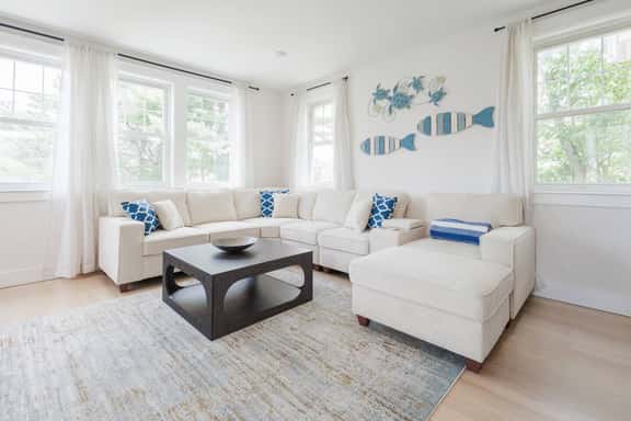 Very Spacious Lake House w/ View (4 BR, 2 BA) U2 - Image 1