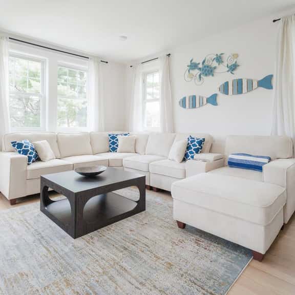Very Spacious Lake House w/ View (4 BR, 2 BA) U2 - Image 1
