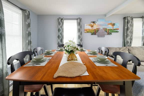 Convenient Braintree Home - 3 Bedroom Sleeps 8